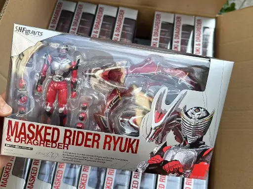 ACTION FIGURE SHF MASKED RIDER RYUKI & DRAGREDER BUKAN BANDAI